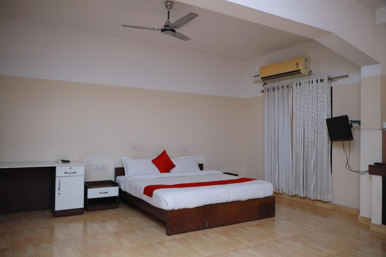 Hotel Tayas Trippapur 외부 사진