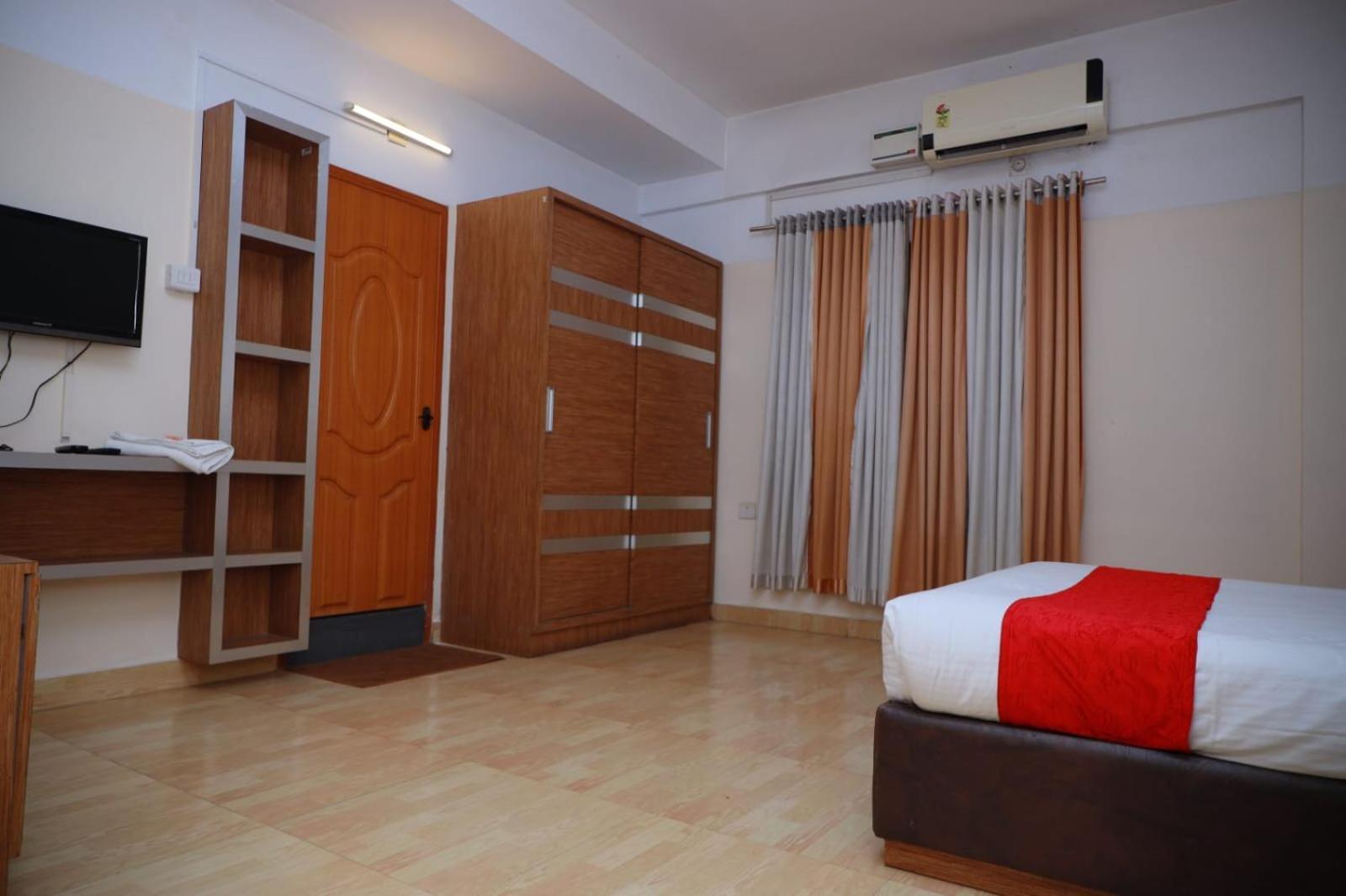 Hotel Tayas Trippapur 외부 사진