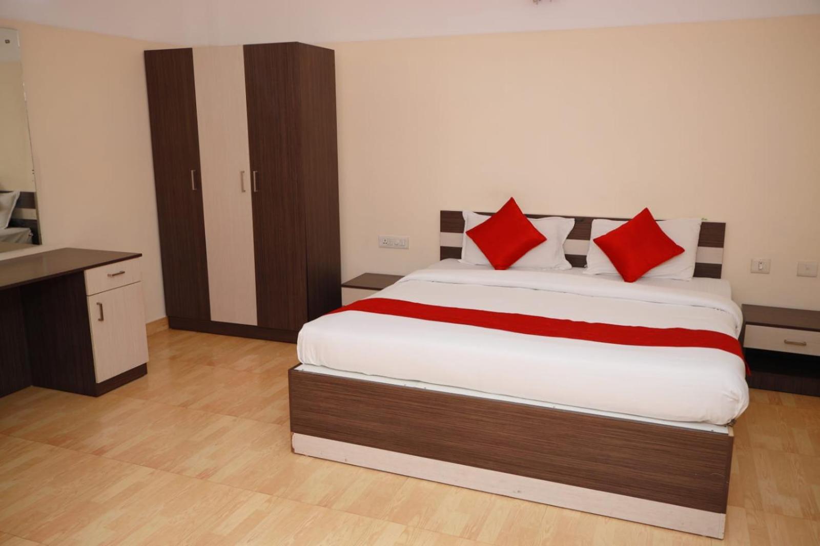 Hotel Tayas Trippapur 외부 사진