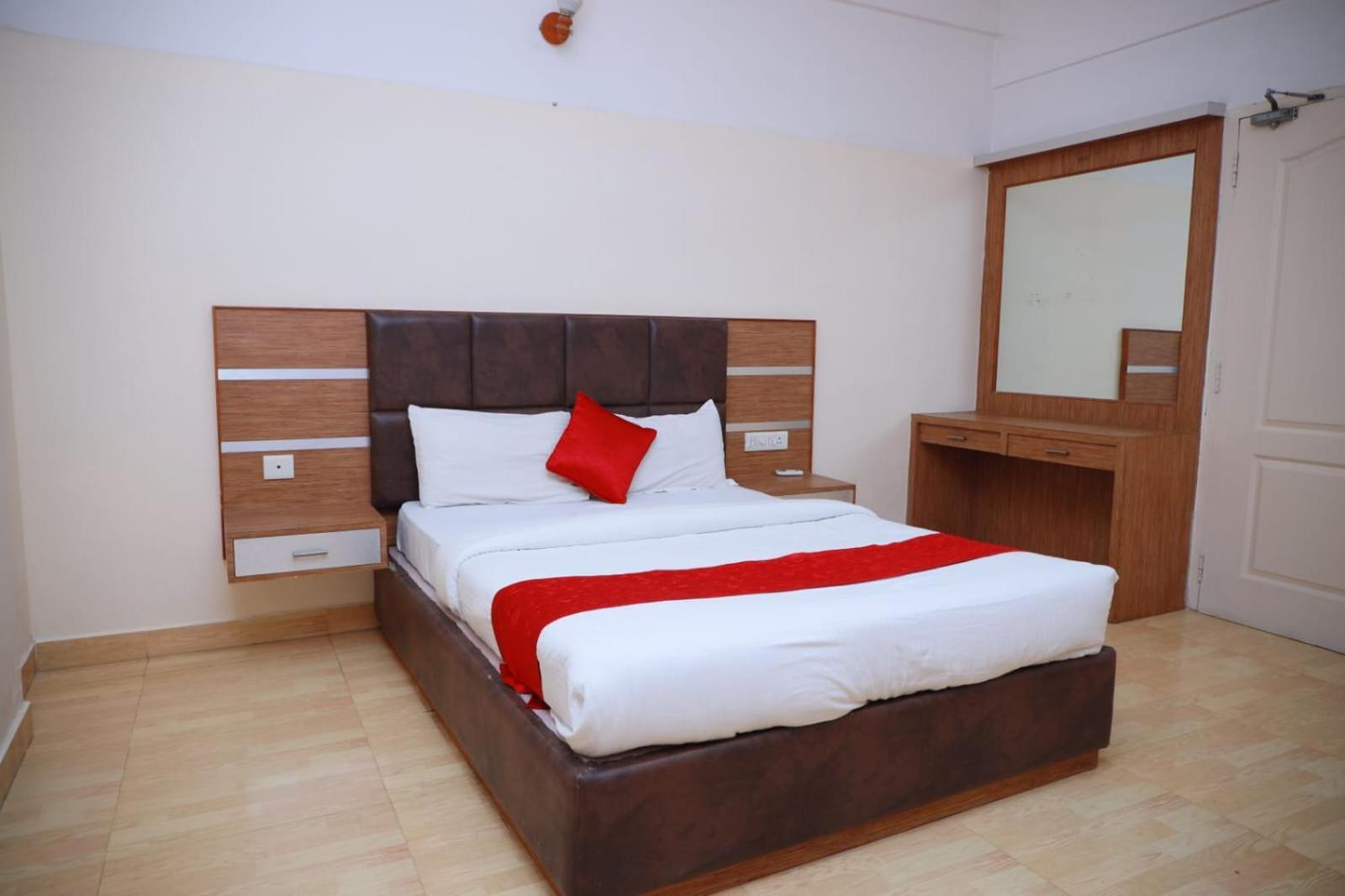 Hotel Tayas Trippapur 외부 사진