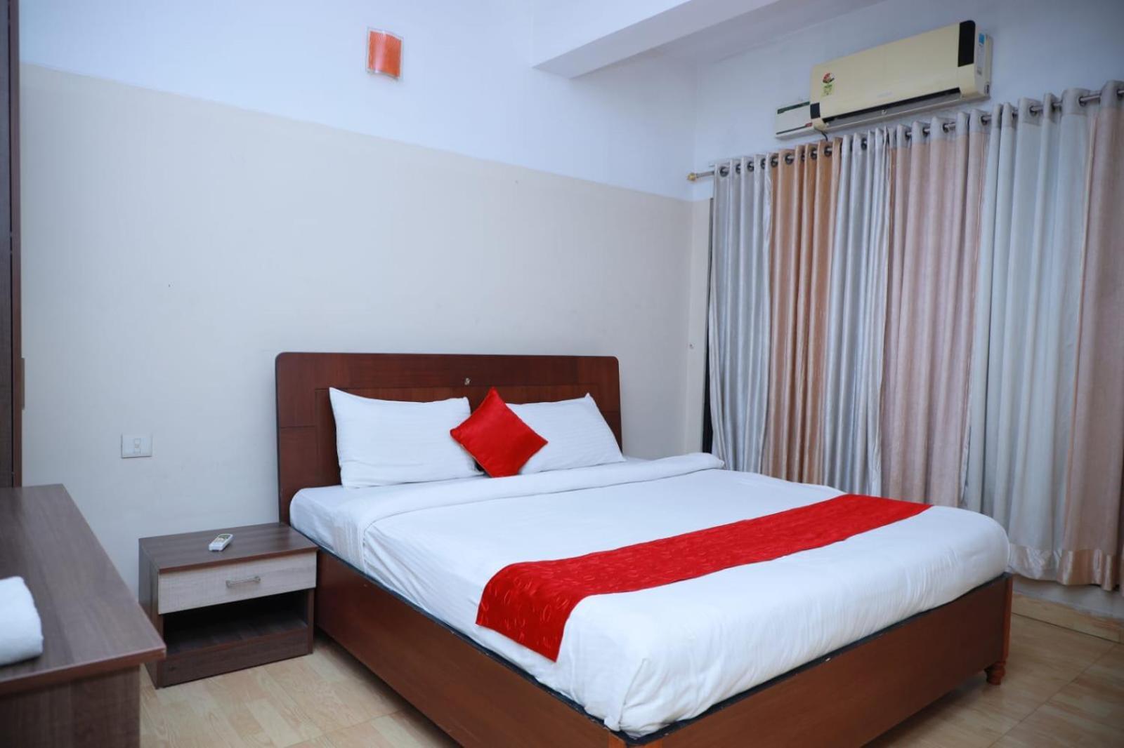 Hotel Tayas Trippapur 외부 사진
